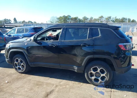 2022 Jeep Compass Trailhawk 4X4 z USA, uszkodzony, nr VIN 3C4NJDDB7NT101035